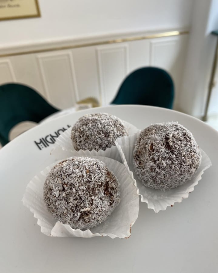 Feine Pralinen-Bällchen mit Kokos