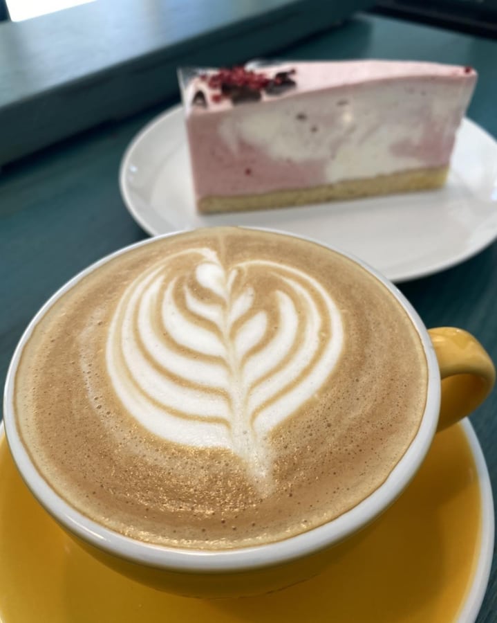 Cappuccino mit Latte-Art im Café Mignon