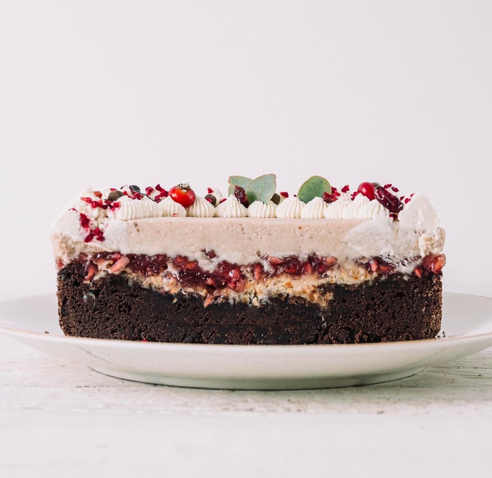 Schokoladentorte mit frischen Beeren