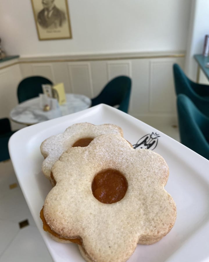 Mürbe Kekse mit Fruchtfüllung